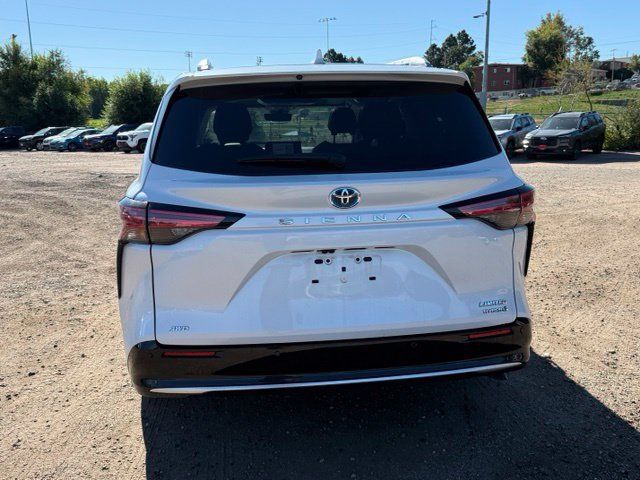Used 2022 Toyota Sienna Limited AWD/4WD image 5