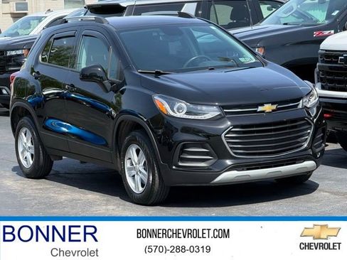 Used 2022 Chevrolet Trax LT w/ LT Convenience Package AWD/4WD image 1