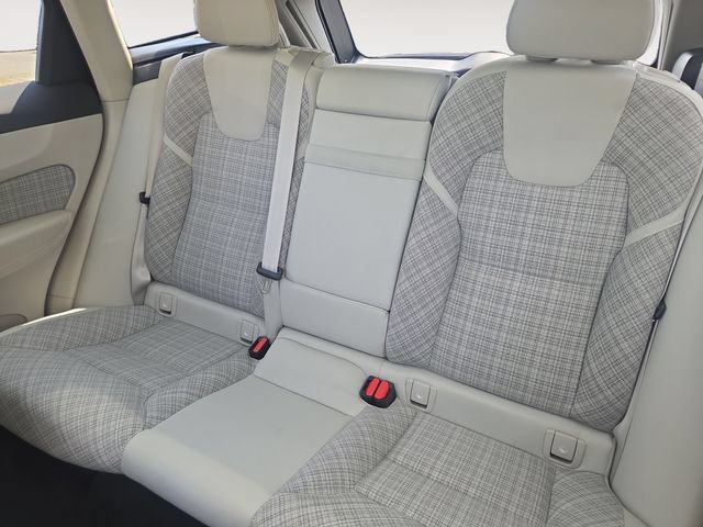 Used 2022 Volvo XC60 B5 Momentum AWD/4WD image 13
