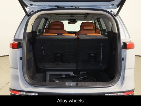 Used 2022 Kia Carnival SX Prestige image 19