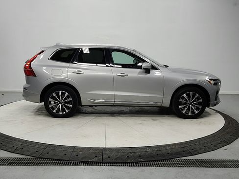 Used 2023 Volvo XC60 B5 Plus image 8