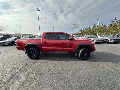 Used 2016 Toyota Tacoma TRD Off-Road image 5