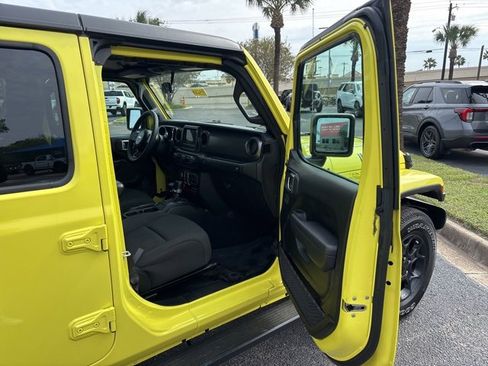 Used 2023 Jeep Gladiator Willys image 13