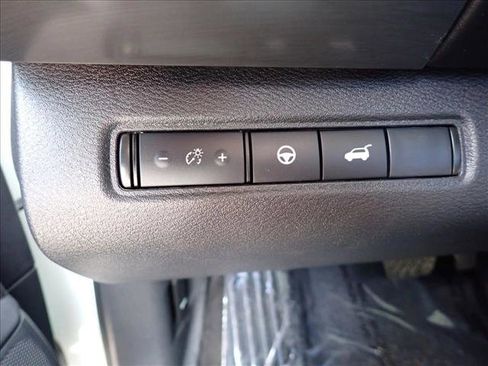 Used 2023 Nissan Pathfinder SL AWD/4WD image 17