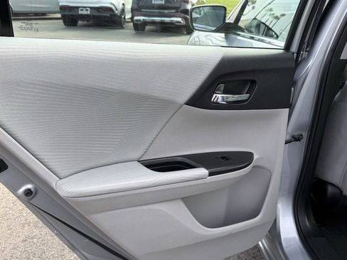 Used 2017 Honda Accord LX image 22