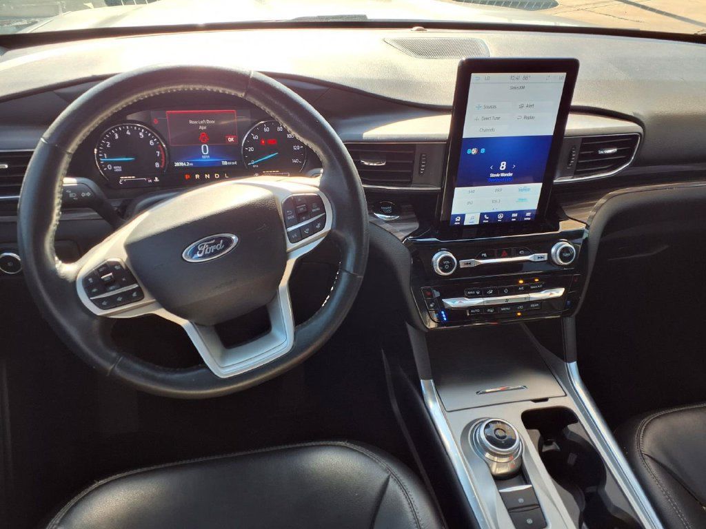 Used 2023 Ford Explorer Limited w/ Limited Technology Package RWD image 13