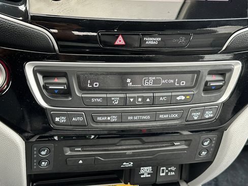 Used 2021 Honda Pilot Elite image 22