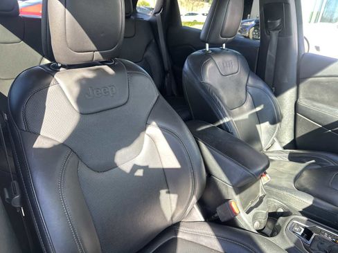 Used 2019 Jeep Cherokee Limited image 28