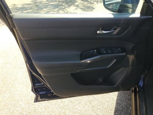 Used 2024 Nissan Pathfinder SL image 16