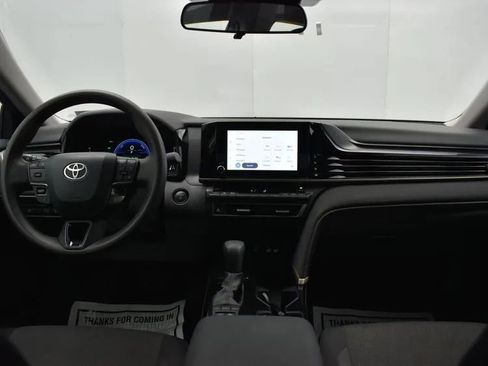 Used 2025 Toyota Camry LE image 18