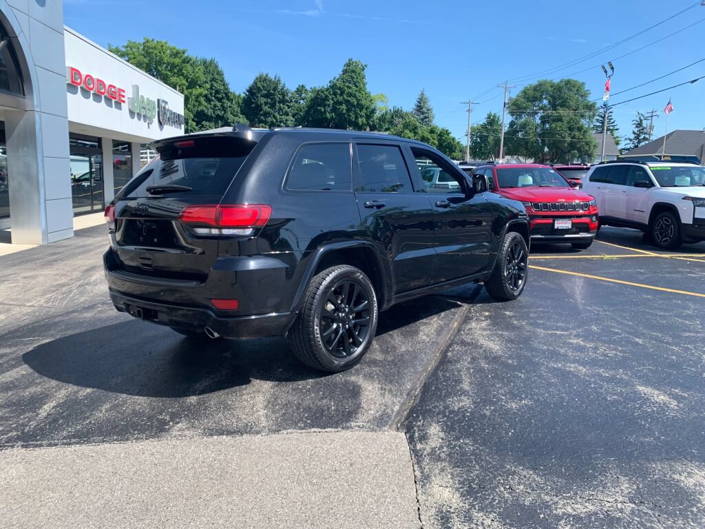 Used 2020 Jeep Grand Cherokee Altitude AWD/4WD image 7