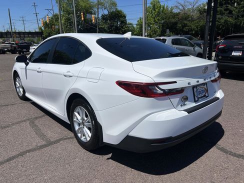 Used 2025 Toyota Camry LE w/ Convenience Package FWD image 5