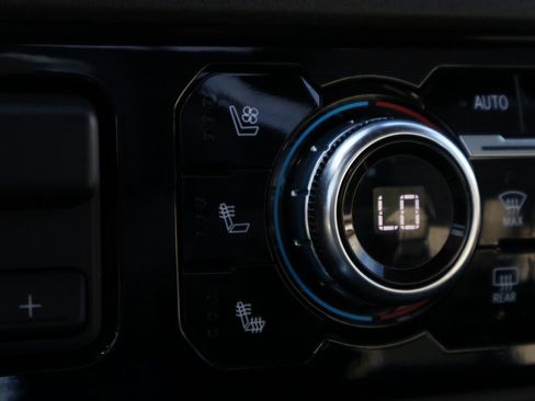 Used 2024 GMC Sierra 2500 SLT w/ SLT Premium Package image 37