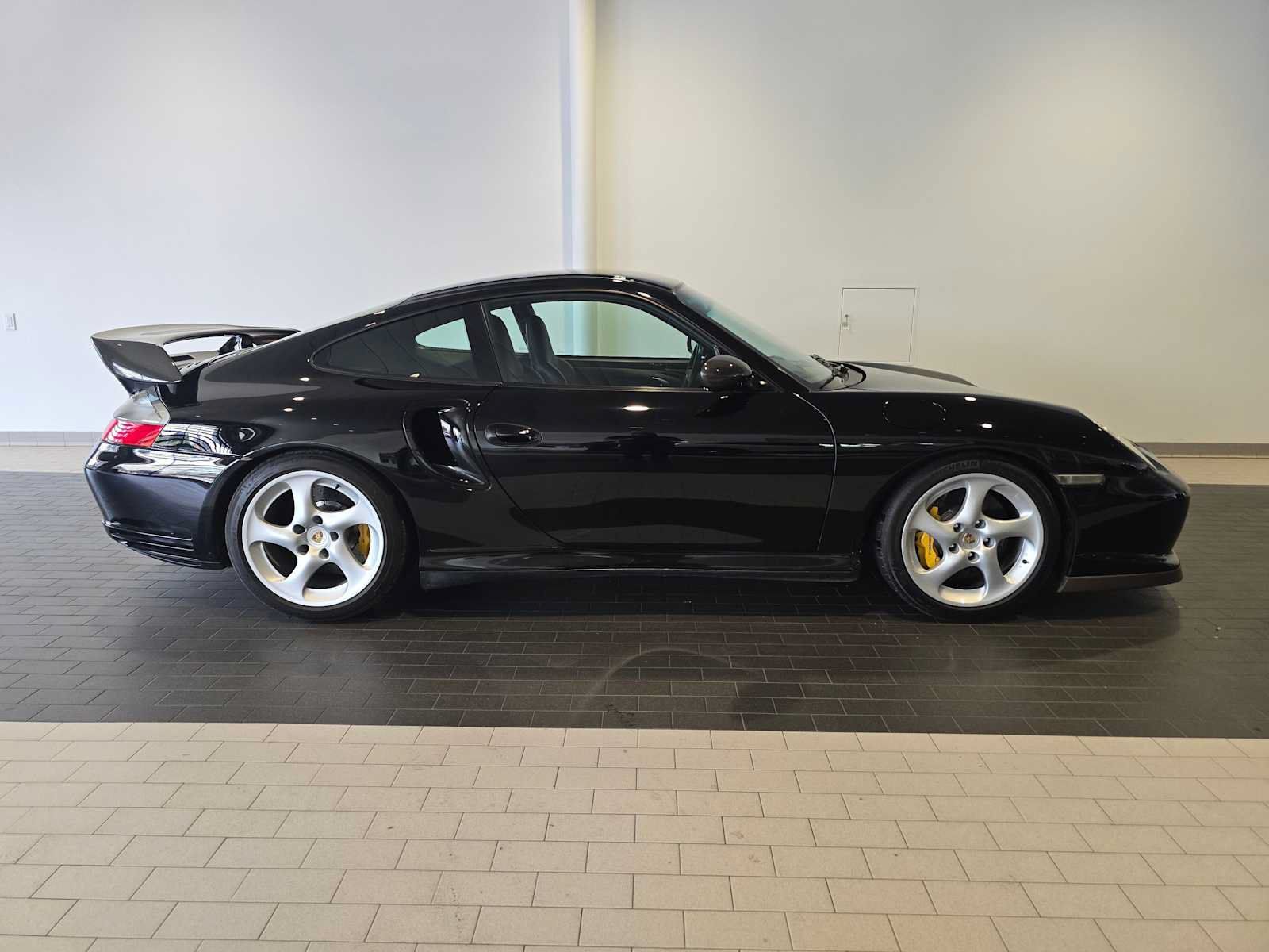 Used 2002 Porsche 911 GT2 RWD image 8