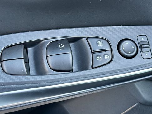 Used 2025 Nissan Sentra SR w/ SR Premium Package image 12