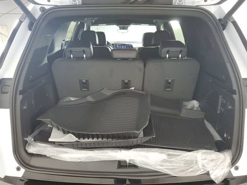 New 2026 Chevrolet Traverse RS w/ LPO, Floor Liner Package FWD image 33