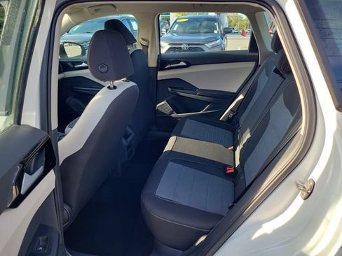 Certified 2025 Volkswagen Taos S FWD image 10