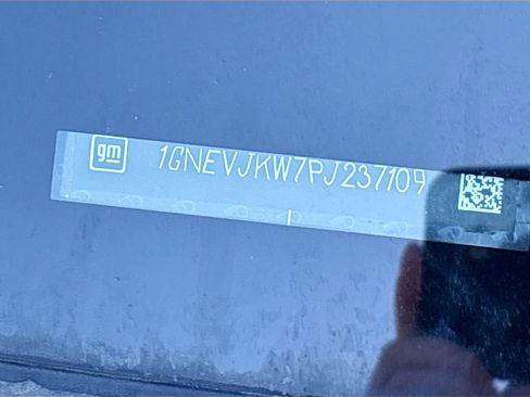 Used 2023 Chevrolet Traverse RS image 35