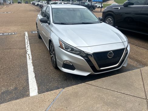 Used 2019 Nissan Altima 2.5 SR w/ SR Premium Package FWD image 5