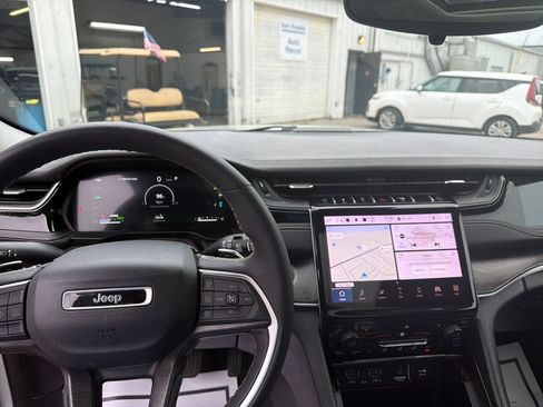 Used 2024 Jeep Grand Cherokee Limited 4xe AWD/4WD image 20