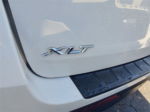 Used 2020 Ford Explorer XLT image 5