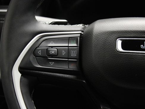 Used 2023 Jeep Grand Cherokee Altitude AWD/4WD image 30