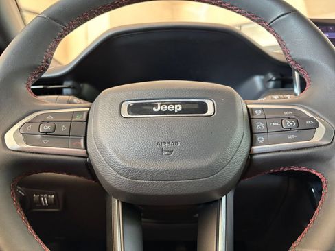 Used 2025 Jeep Compass Trailhawk AWD/4WD image 27