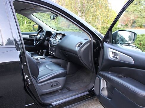 Used 2019 Nissan Pathfinder SL image 14