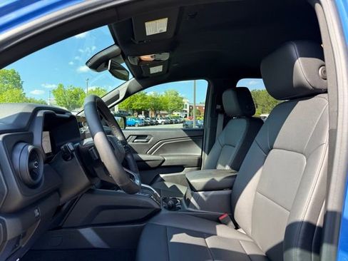 Used 2025 Chevrolet Colorado Trail Boss AWD/4WD image 25