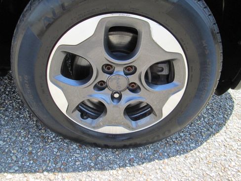 Used 2015 Jeep Renegade Latitude AWD/4WD image 67