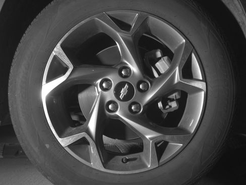 Used 2025 Chevrolet Trax LT image 13