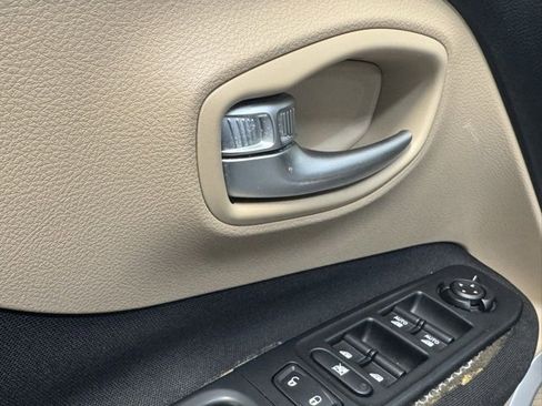 Used 2015 Jeep Renegade Sport w/ Power & Air Group image 12