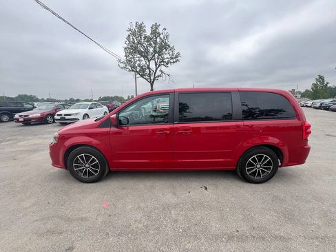 Used 2014 Dodge Grand Caravan SXT w/ Blacktop Package FWD image 4