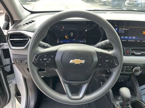 Used 2025 Chevrolet TrailBlazer LT FWD image 14