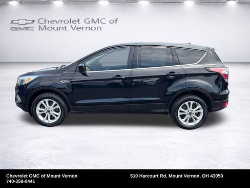 Used 2017 Ford Escape SE w/ SE Cold Weather Package AWD/4WD image 2