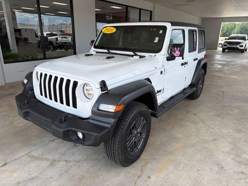 Used 2024 Jeep Wrangler Unlimited Sport AWD/4WD image 2