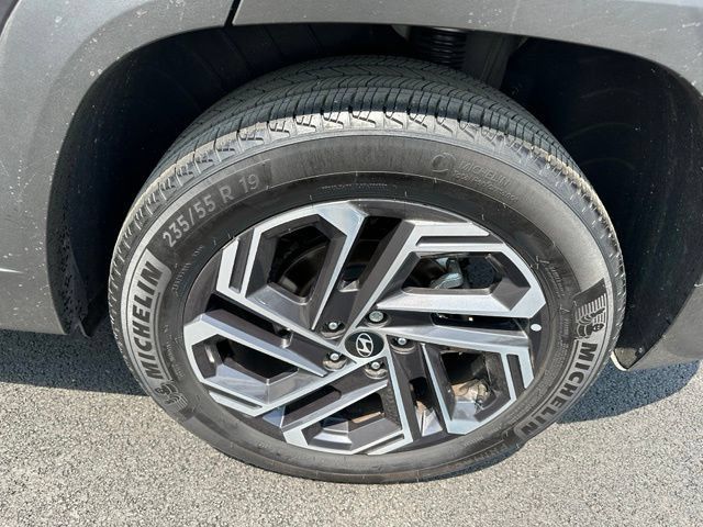 Used 2025 Hyundai Tucson Limited AWD/4WD image 8