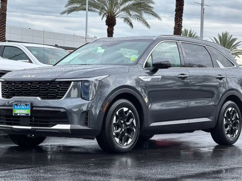 Used 2024 Kia Sorento S image 7