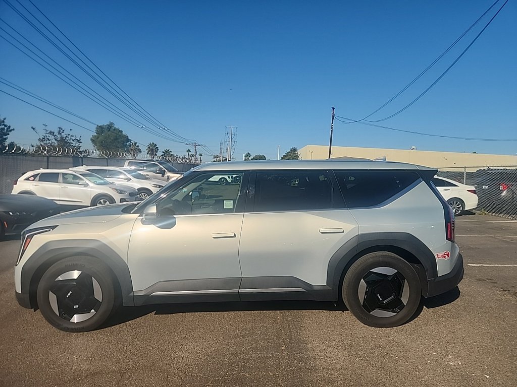Used 2024 Kia EV9 Light Long Range RWD image 9