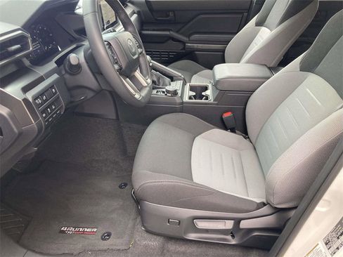 Used 2025 Toyota 4Runner TRD Off-Road image 9