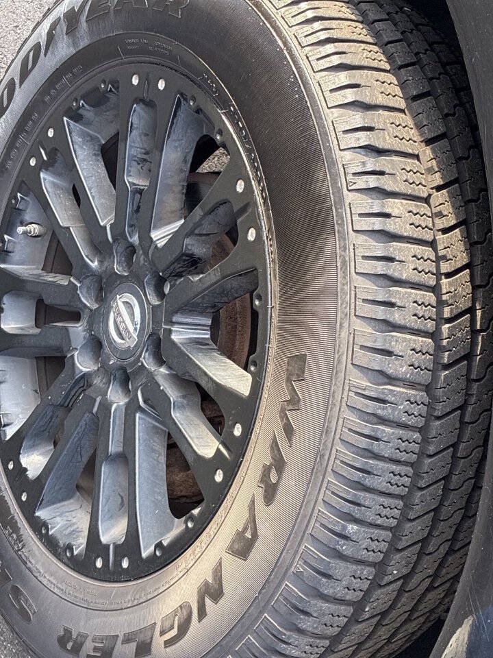 Used 2018 Nissan Titan SV AWD/4WD image 40