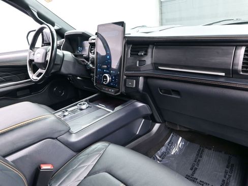 Used 2023 Ford Expedition Platinum image 16