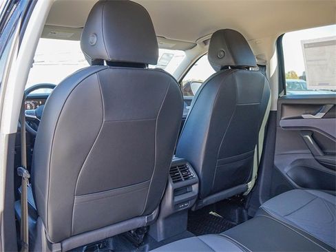 New 2026 Volkswagen Tiguan SE image 21