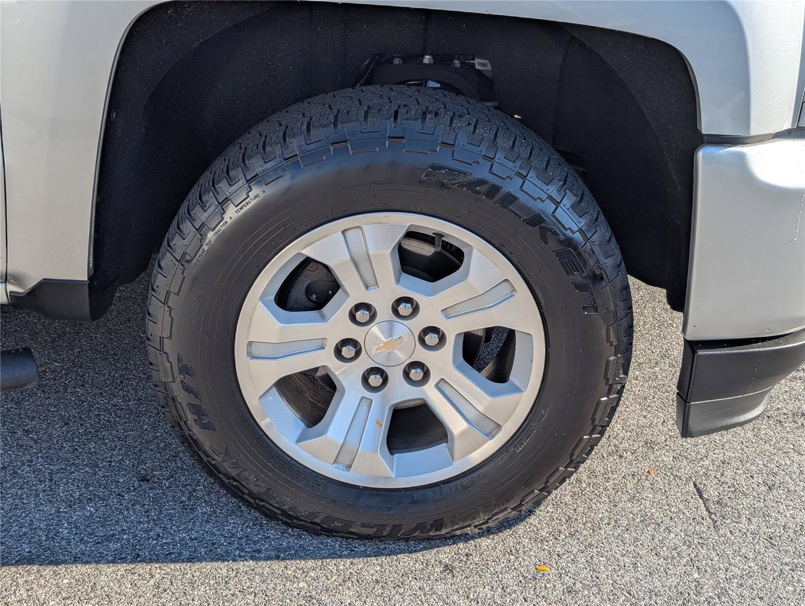 Used 2018 Chevrolet Silverado 1500 LT w/ All Star Edition AWD/4WD image 9