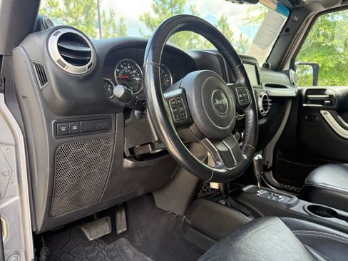 Used 2014 Jeep Wrangler Unlimited Rubicon w/ Dual Top Group AWD/4WD image 22