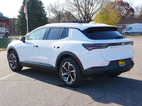 New 2026 Chevrolet Equinox EV LT AWD/4WD image 2