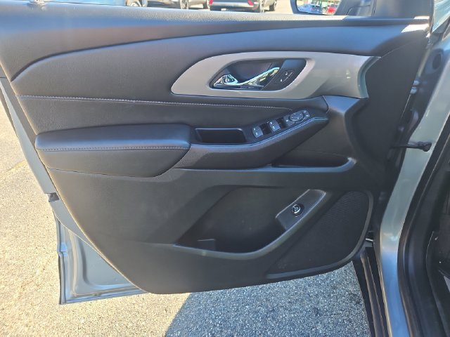 Used 2023 Chevrolet Traverse LT FWD image 11