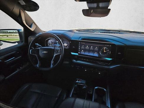 Used 2023 Chevrolet Silverado 1500 High Country w/ High Country Premium Package AWD/4WD image 3