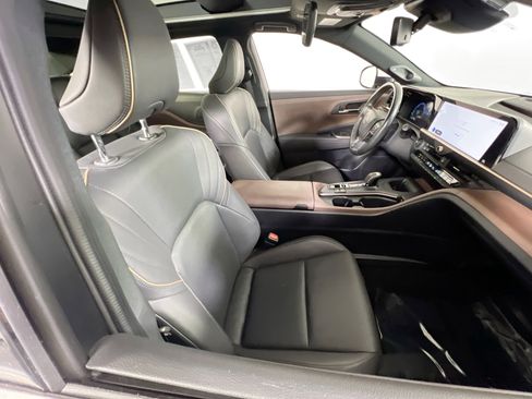 Used 2023 Toyota Crown Limited image 26