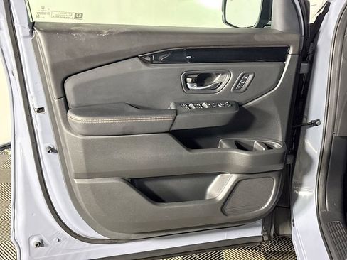 Certified 2025 Honda Pilot TrailSport image 11